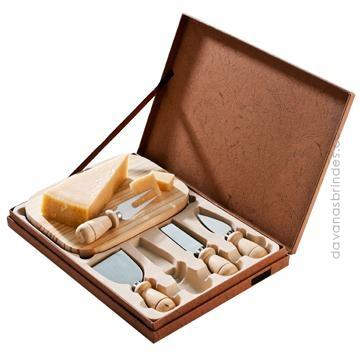 Conjunto GOURMET Facas e Tábua para Queijo BRYSTOL